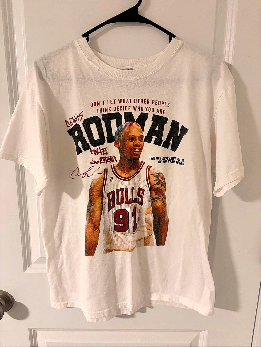 Yazbek Men's Chicago Bulls Graphic Tee Medium White